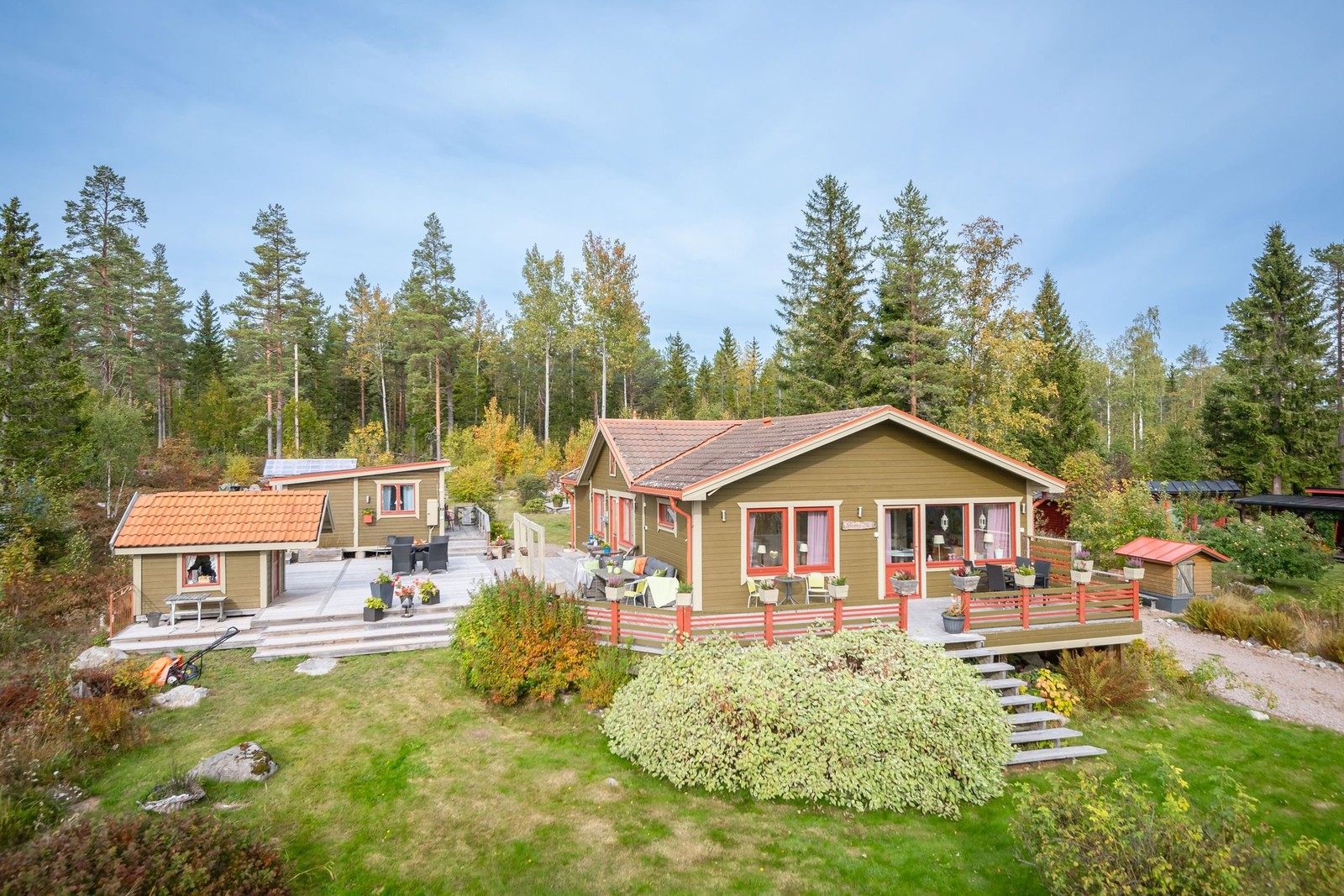 Välskött fastighet i idylliska Moningssand
