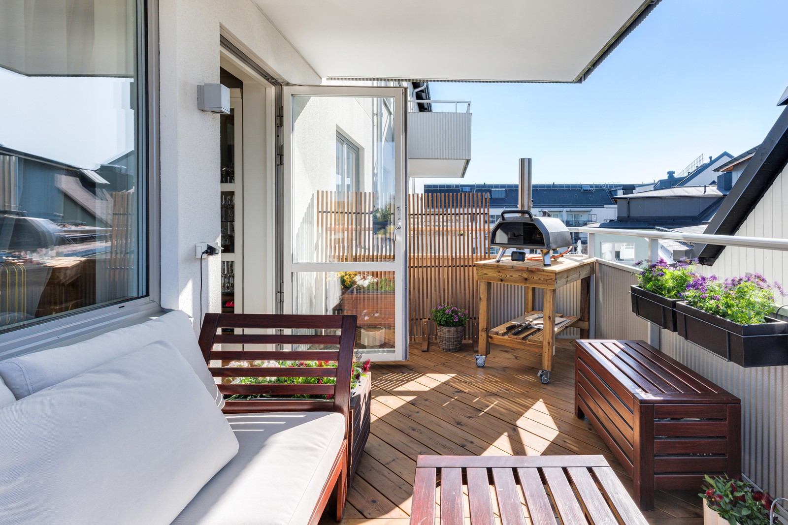 Möblerbar balkong med högt läge