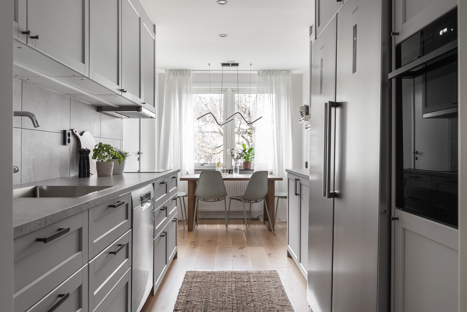 Välkomna till en totalrenoverad trea på Granitvägen