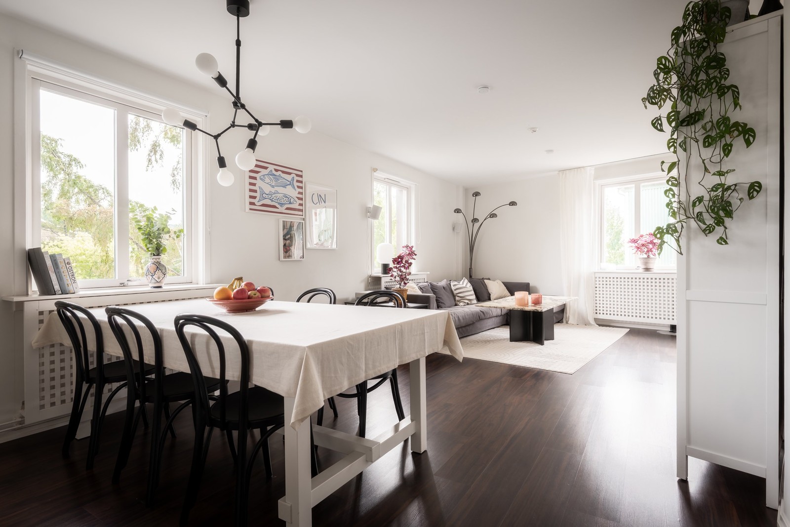 Renoverad till perfektion med ljusa sociala ytor