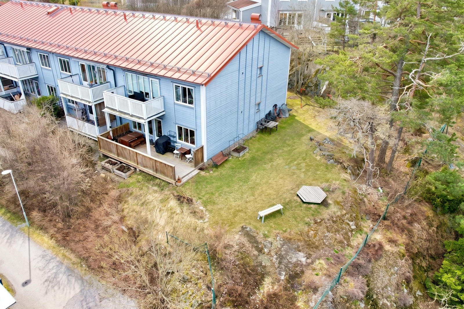 Gaveln är vänd mot sydväst och erbjuder både sol och insynsskydd