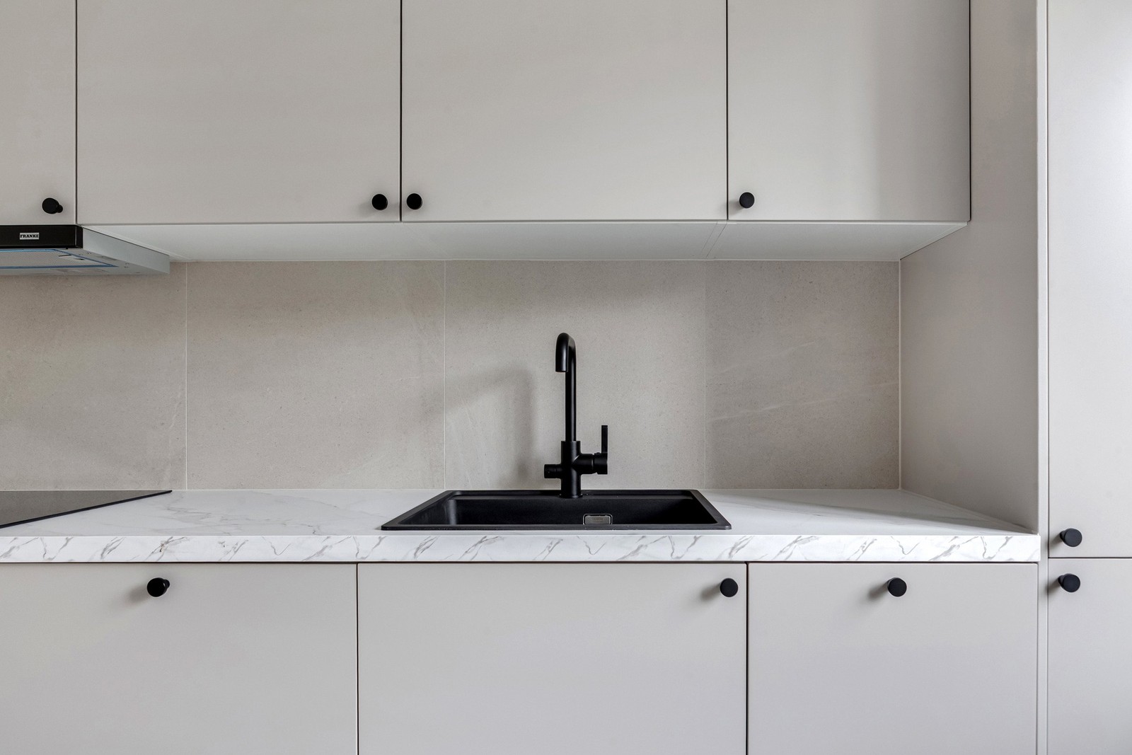 Nyrenoverad lägenhet på bekvämt läge på första våningen med en trivsam planlösning