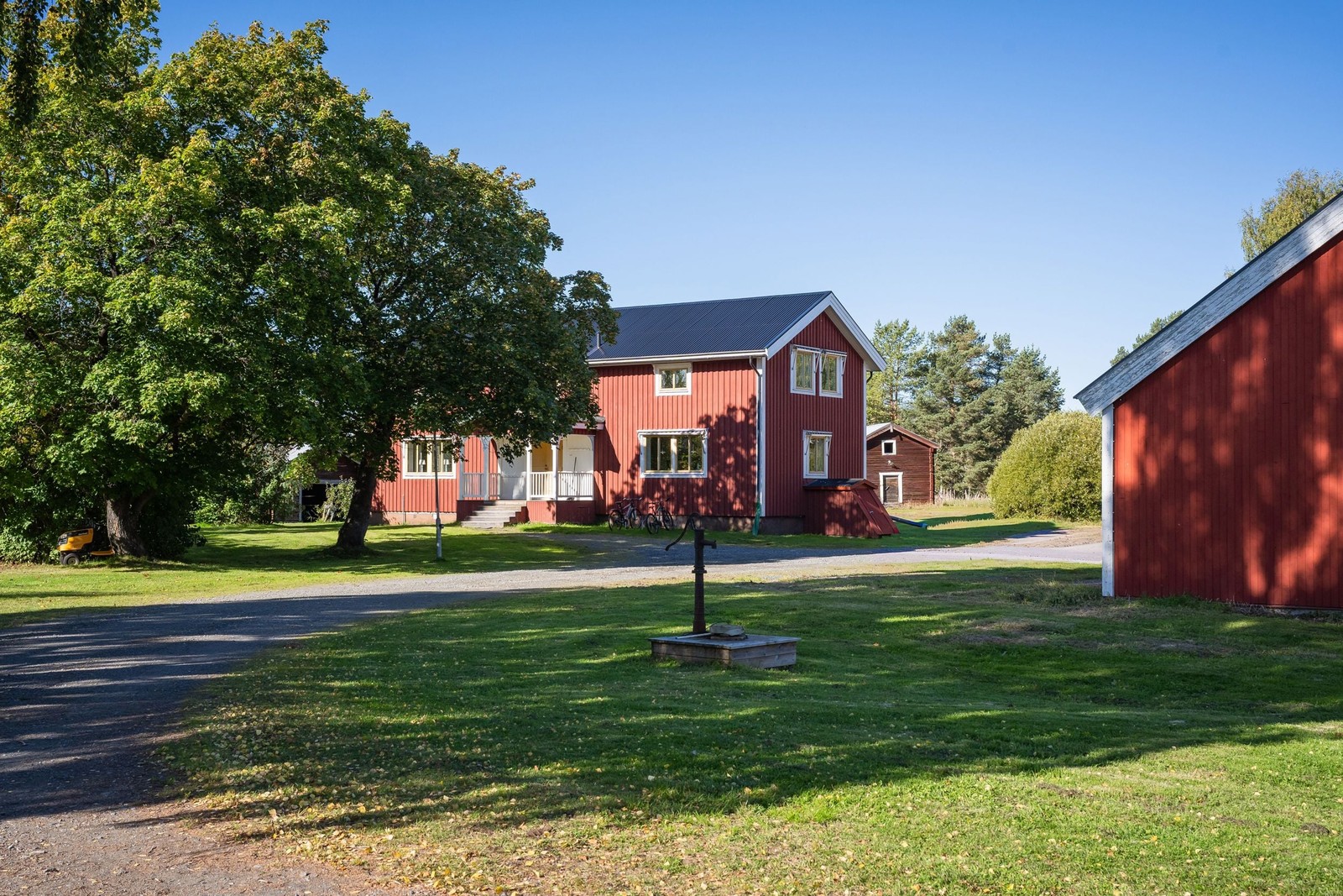 Hästgård med ett härligt läge i Myckle