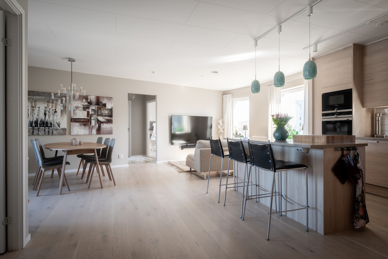 Elegans, rymd och lyx präglar detta moderna hem