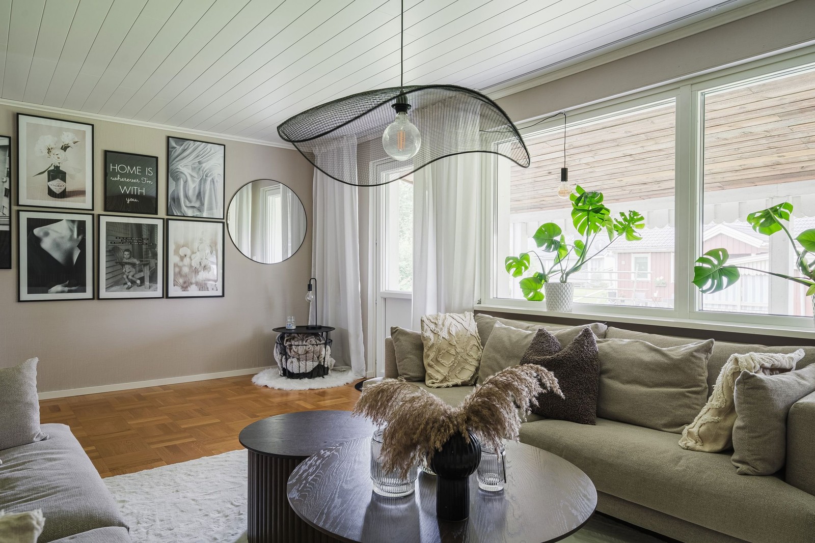 Vardagsrum med utgång till uteplatsen