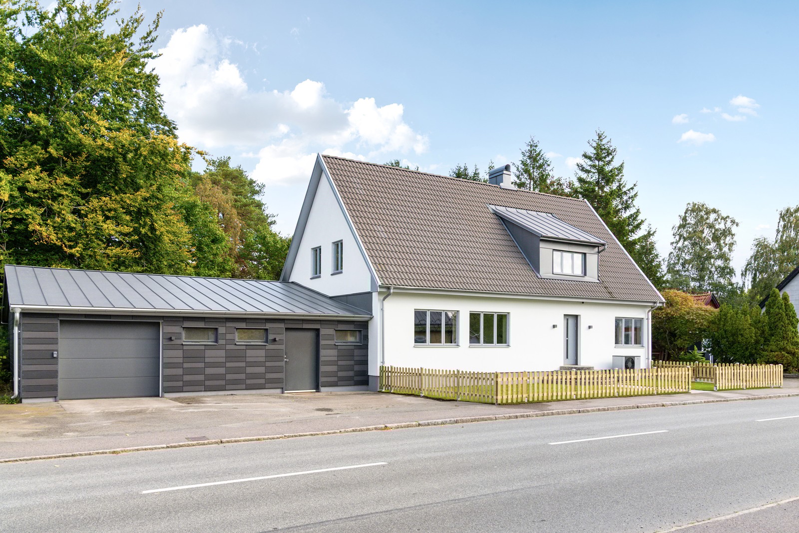 Rymlig villa med stort dubbelgarage!