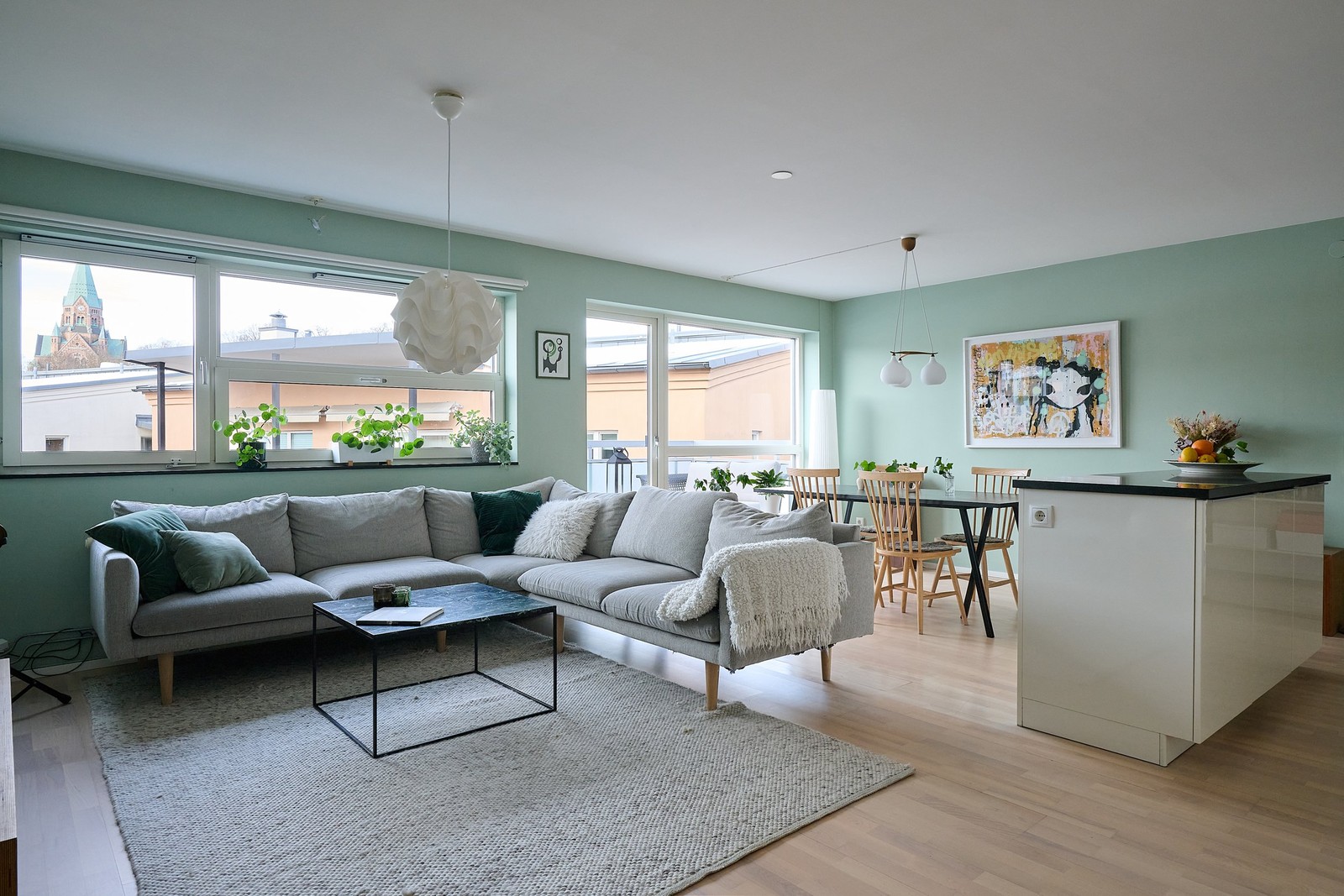 Välkommen upp på 5 trappor och denna ljusa 4:a