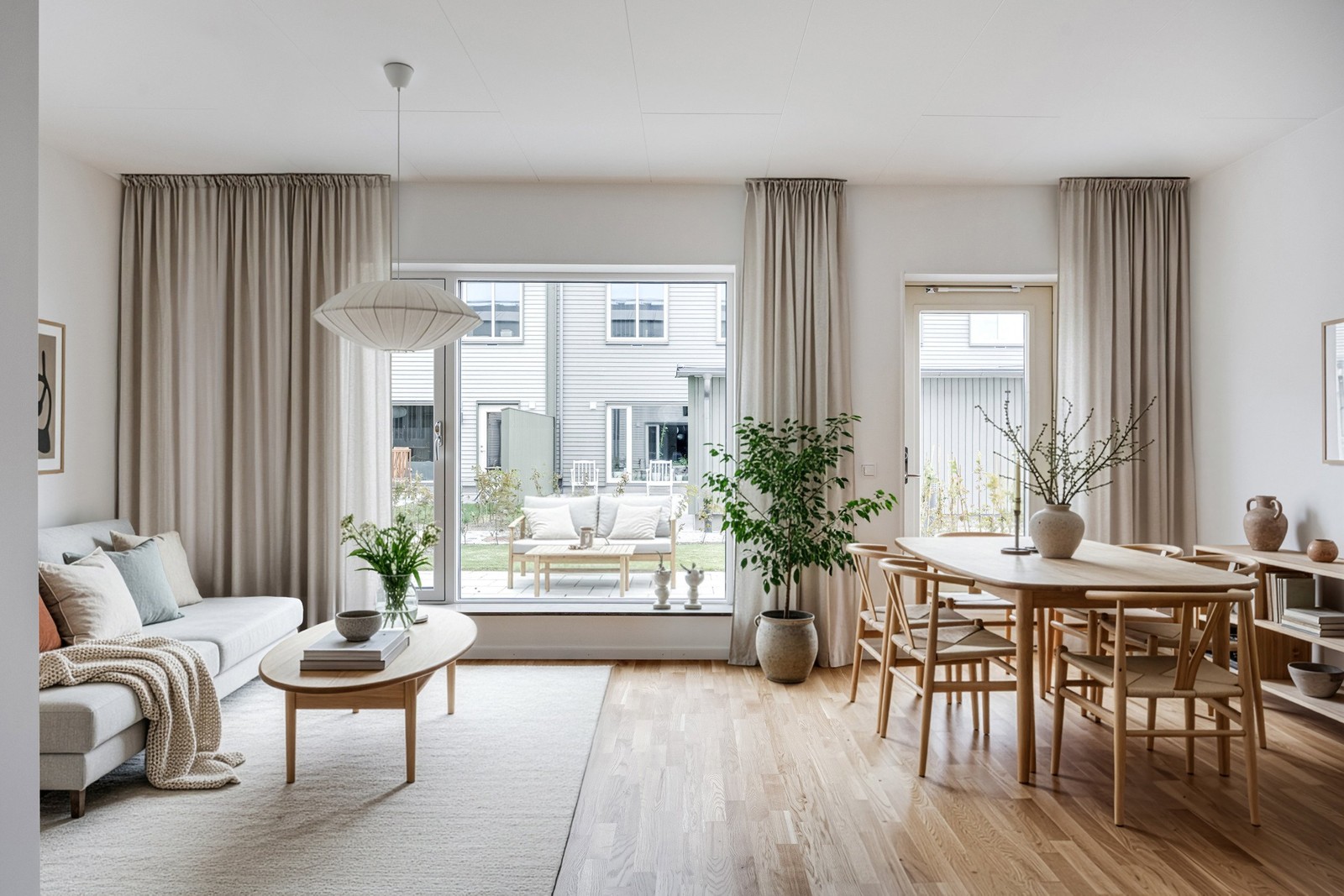 Vardagsrum och matplats - Digitalt styling