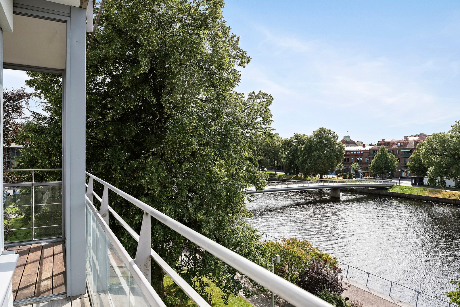 Våning tre och första parkett mot Nissan och Stadsbiblioteket