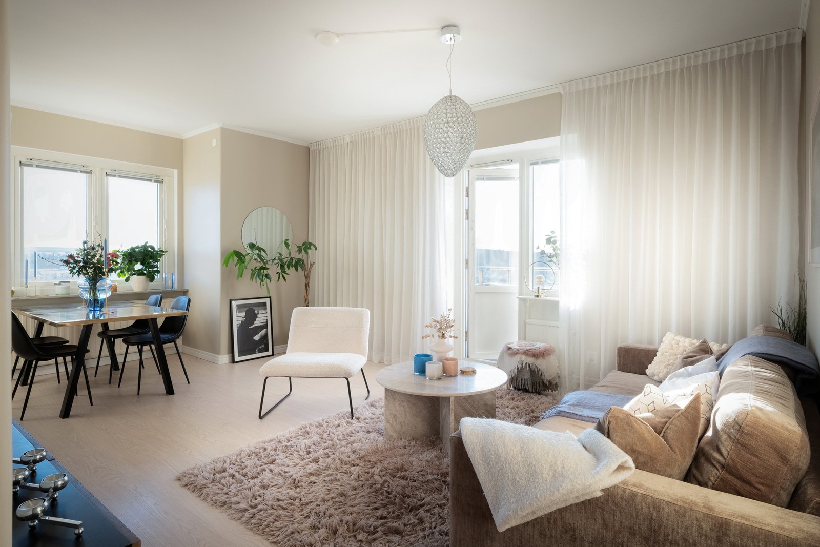 Välkommen till Kransen 5 och denna trivsamma lägenhet!