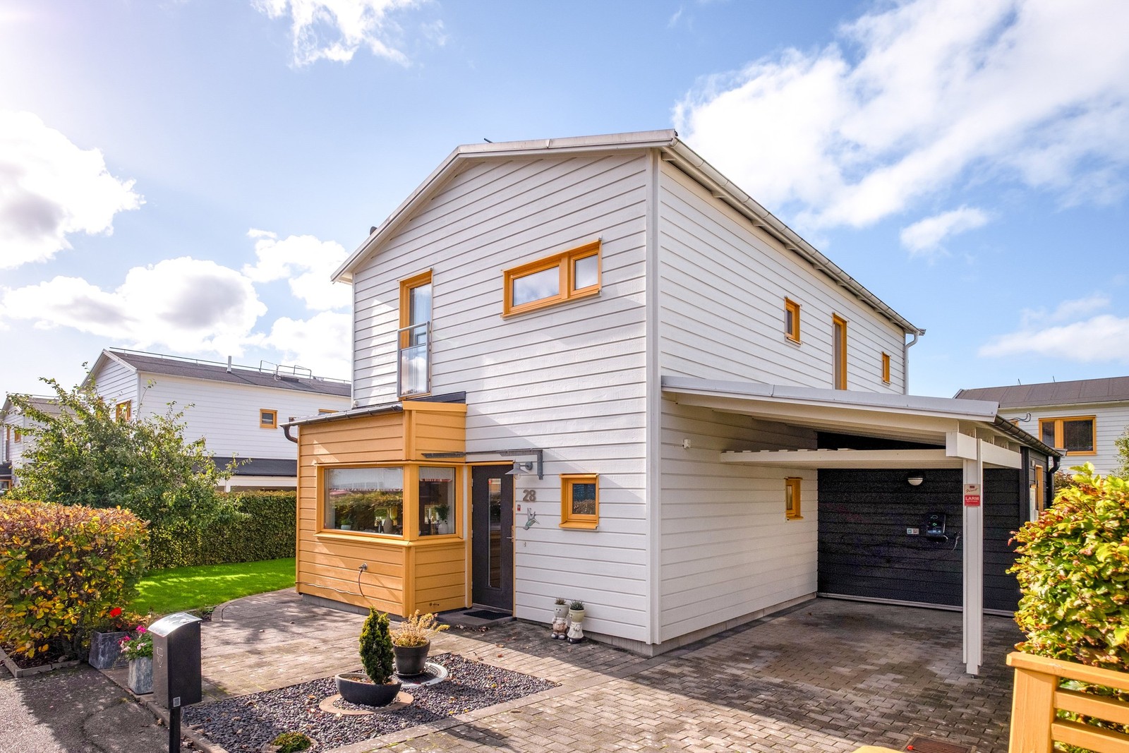 Familjevänligt boende i lugnt område – nära naturen med smidiga kommunikationer.