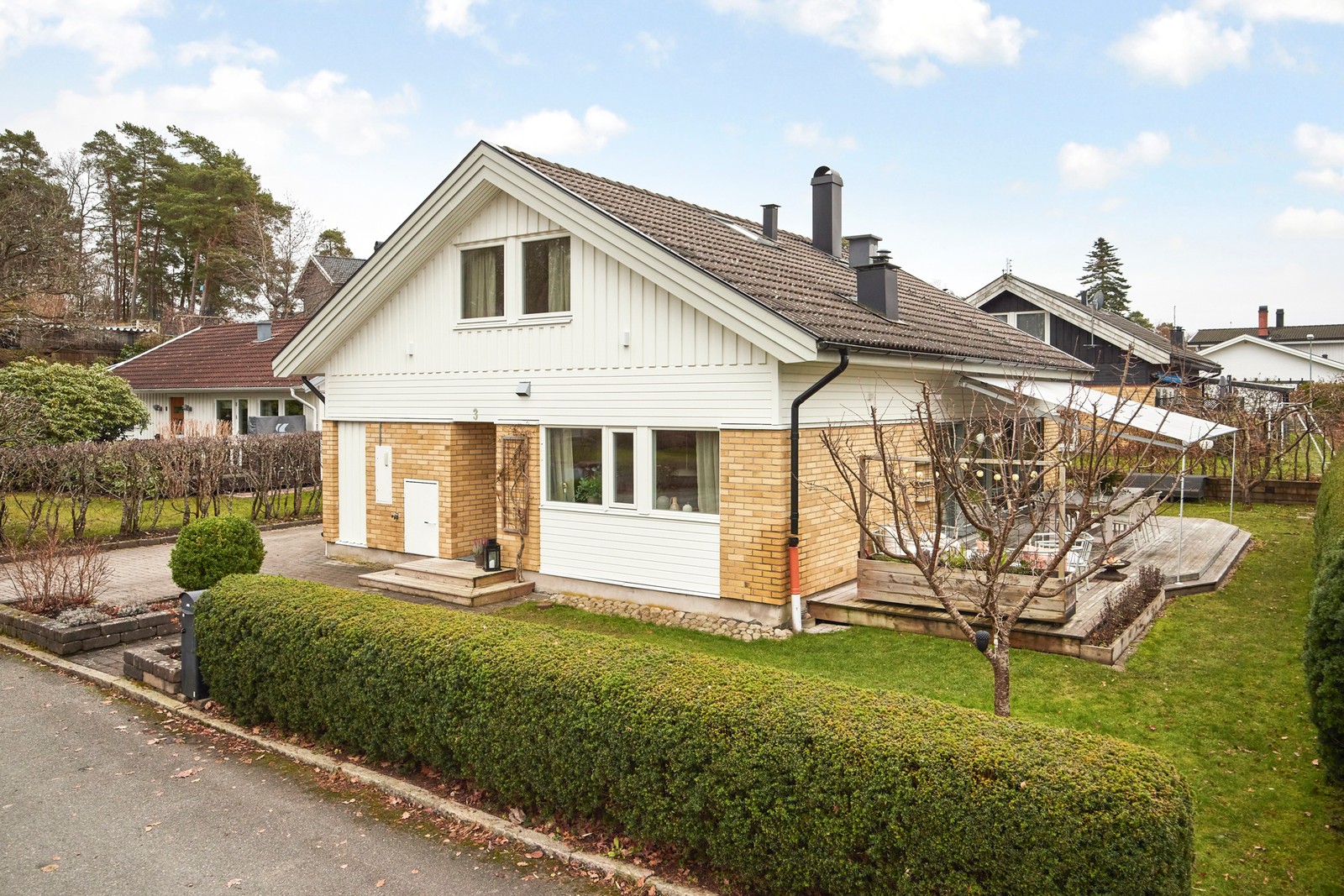 Otroligt fin familjevilla i mycket populärt område - välkommen med anmälan till förhandsvisning!