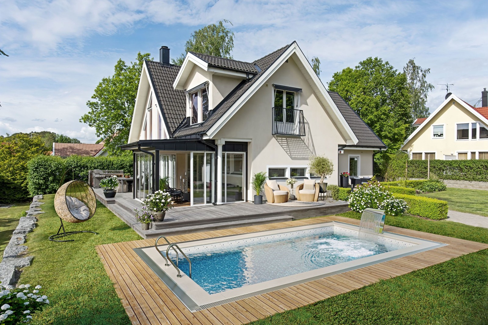 Bilden är en rendering med poolområde som är inkluderat i priset