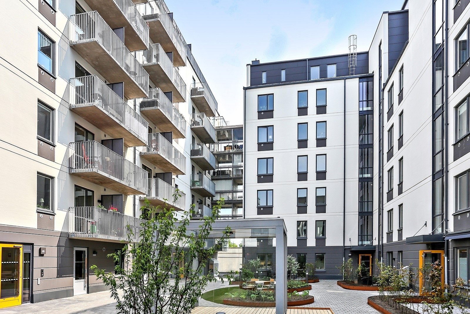 De två föreningarnas gemensamma innergård