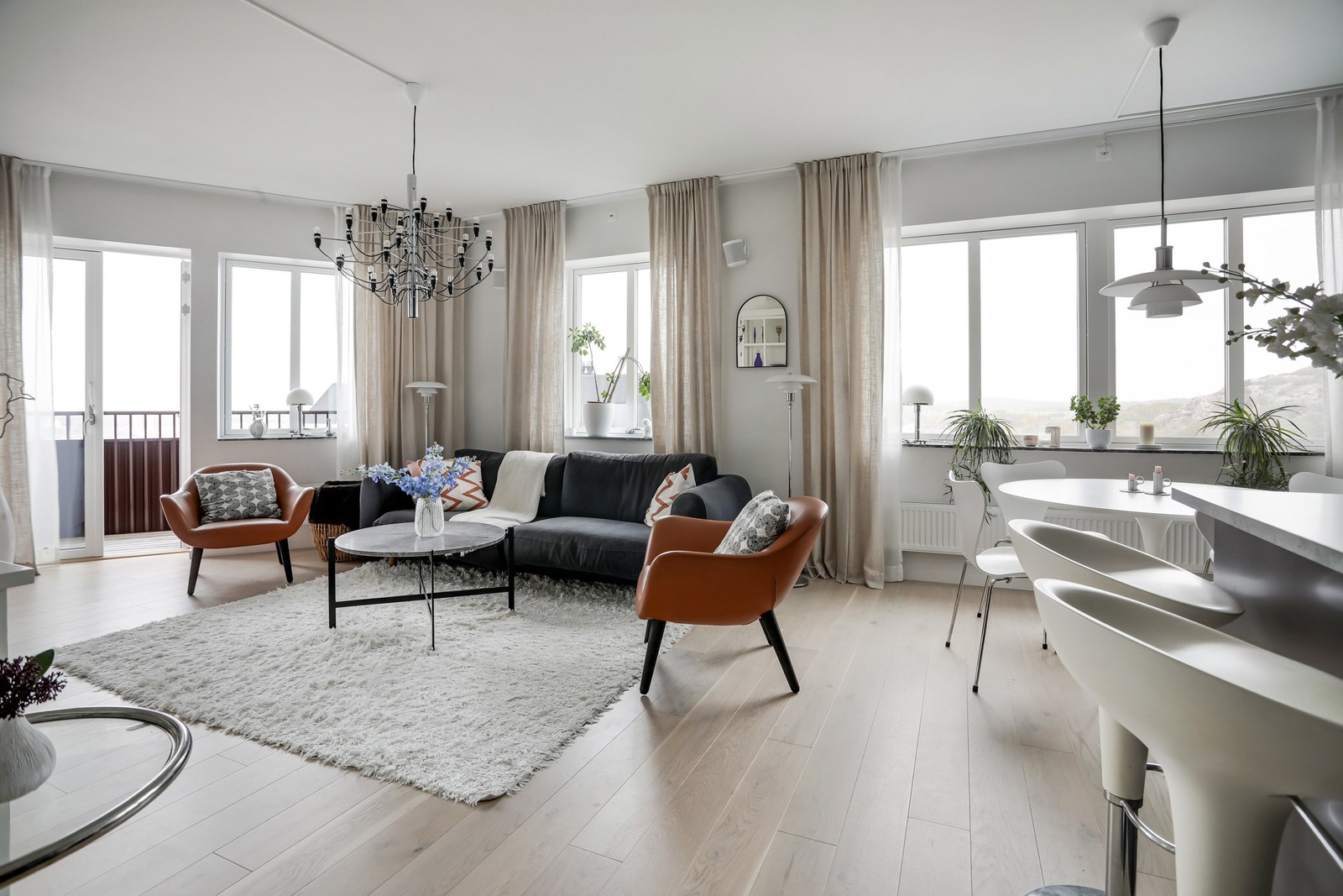 Med sin högt belägna plats i huset får ni det många kräsna köpare letar efter