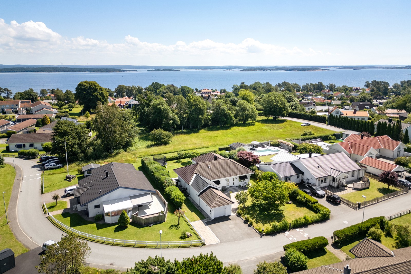 Trivsam och välskött enplansvilla på Fjordsidan med gångavstånd till bad och båtliv