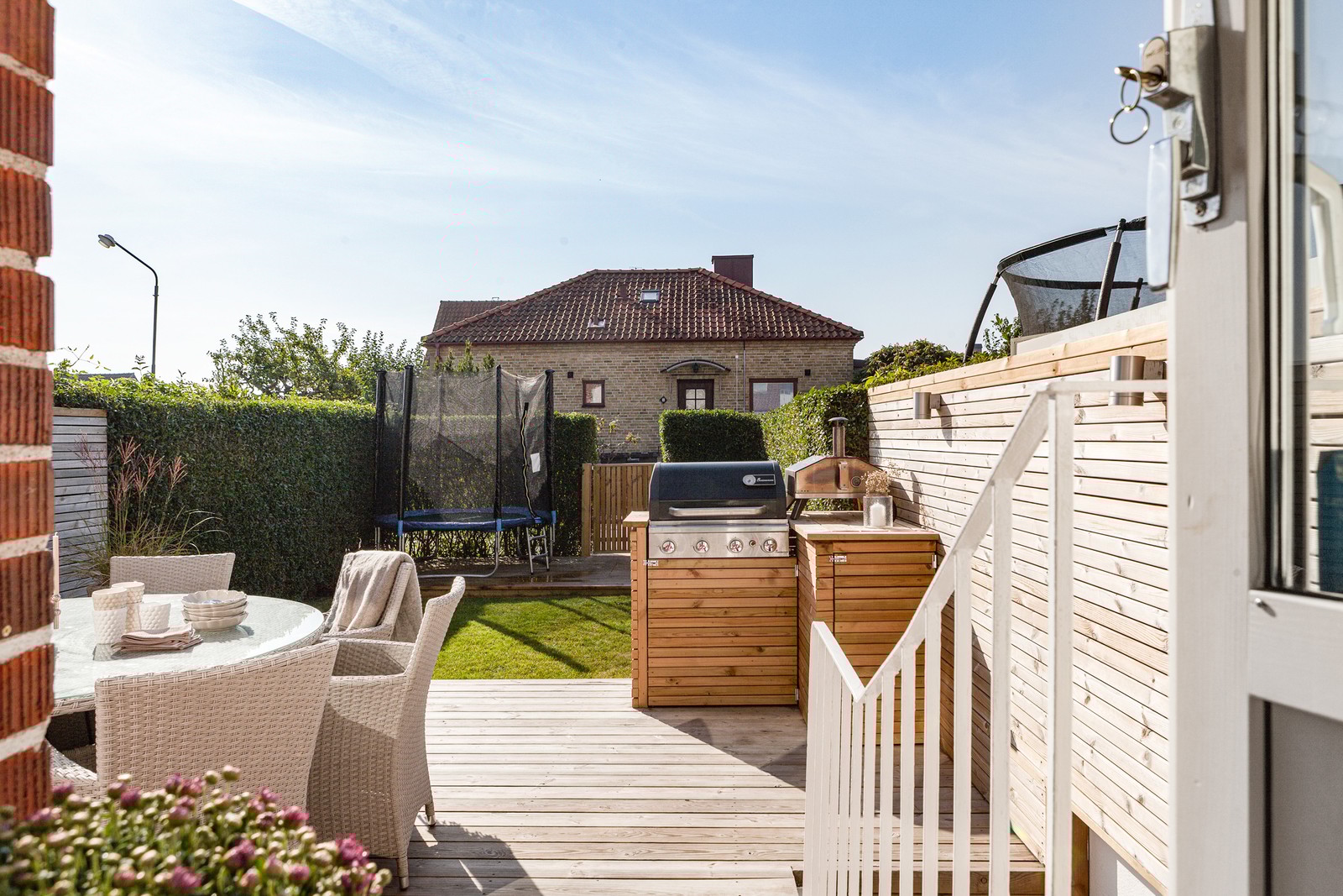 Mysig och inhängd trädgårdssidan