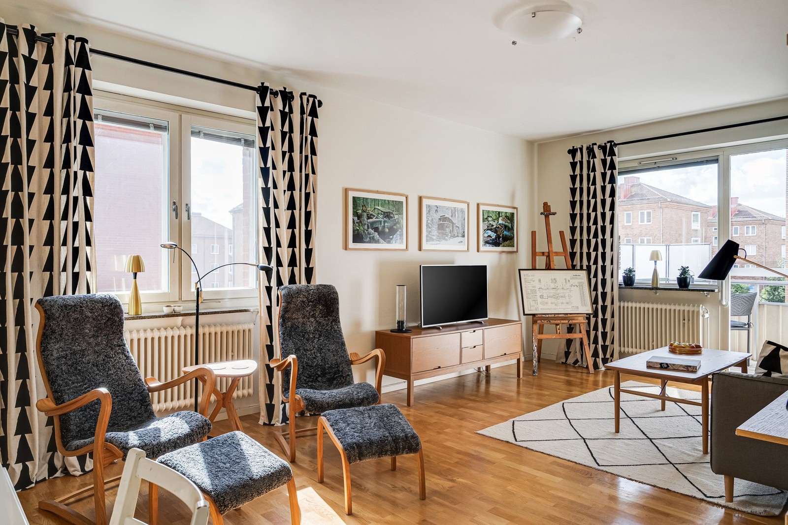 Välkommen till denna välskötta bostad med smakfulla renoveringar och en genomtänkt planlösning.