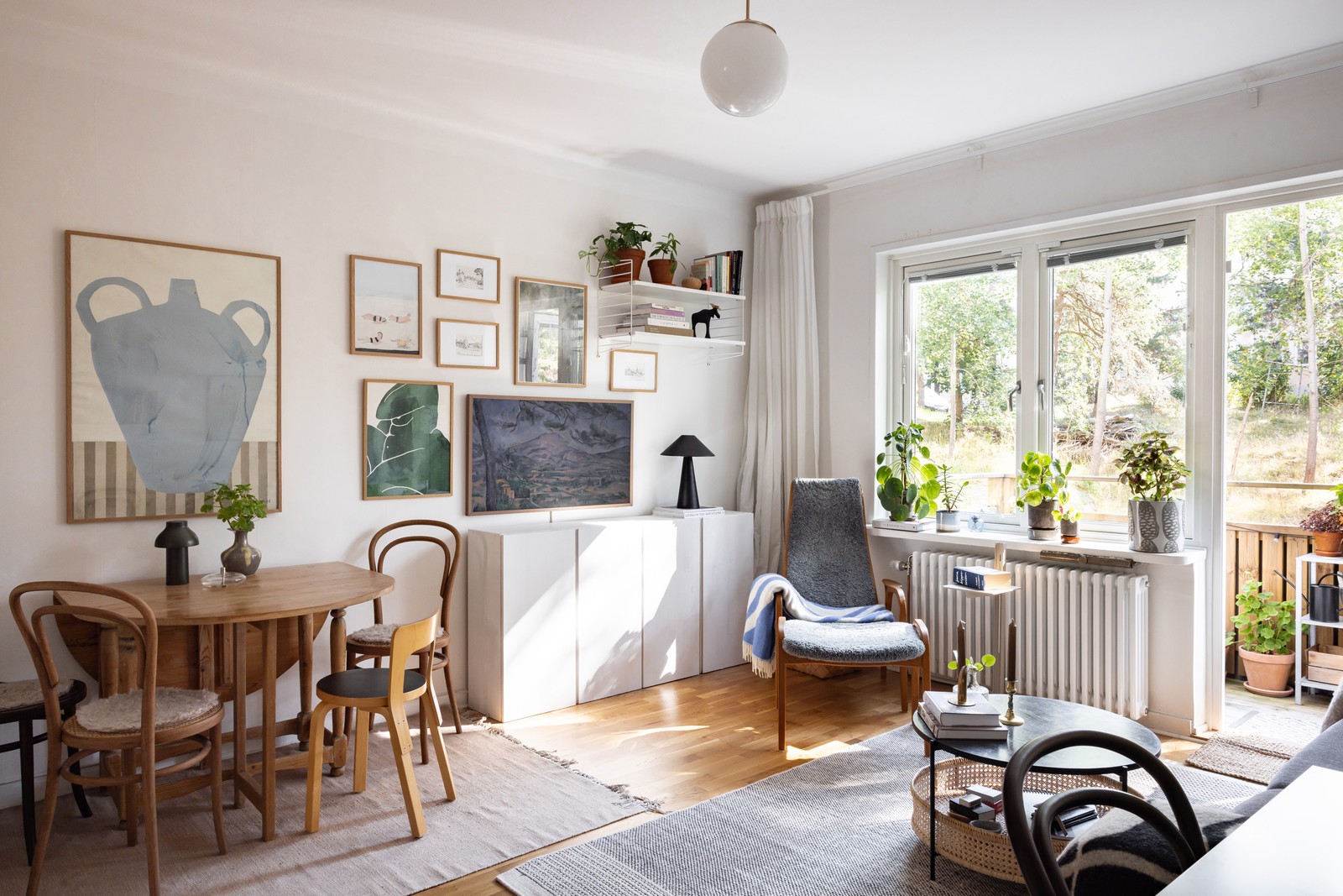 Trivsamt och lättmöblerat vardagsrum