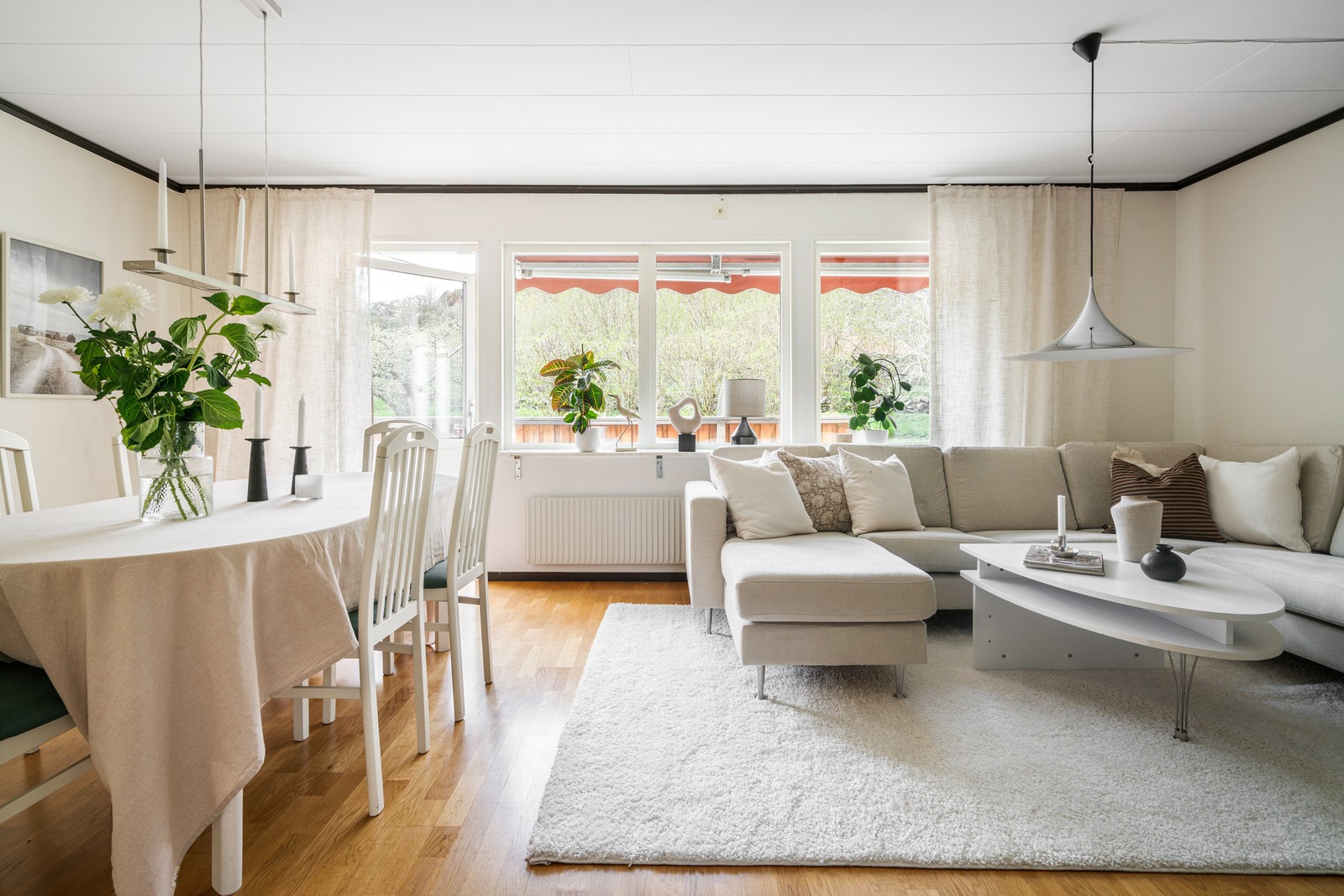 Välkommen till Alehagsvägen 2 och denna trivsamma familjevilla