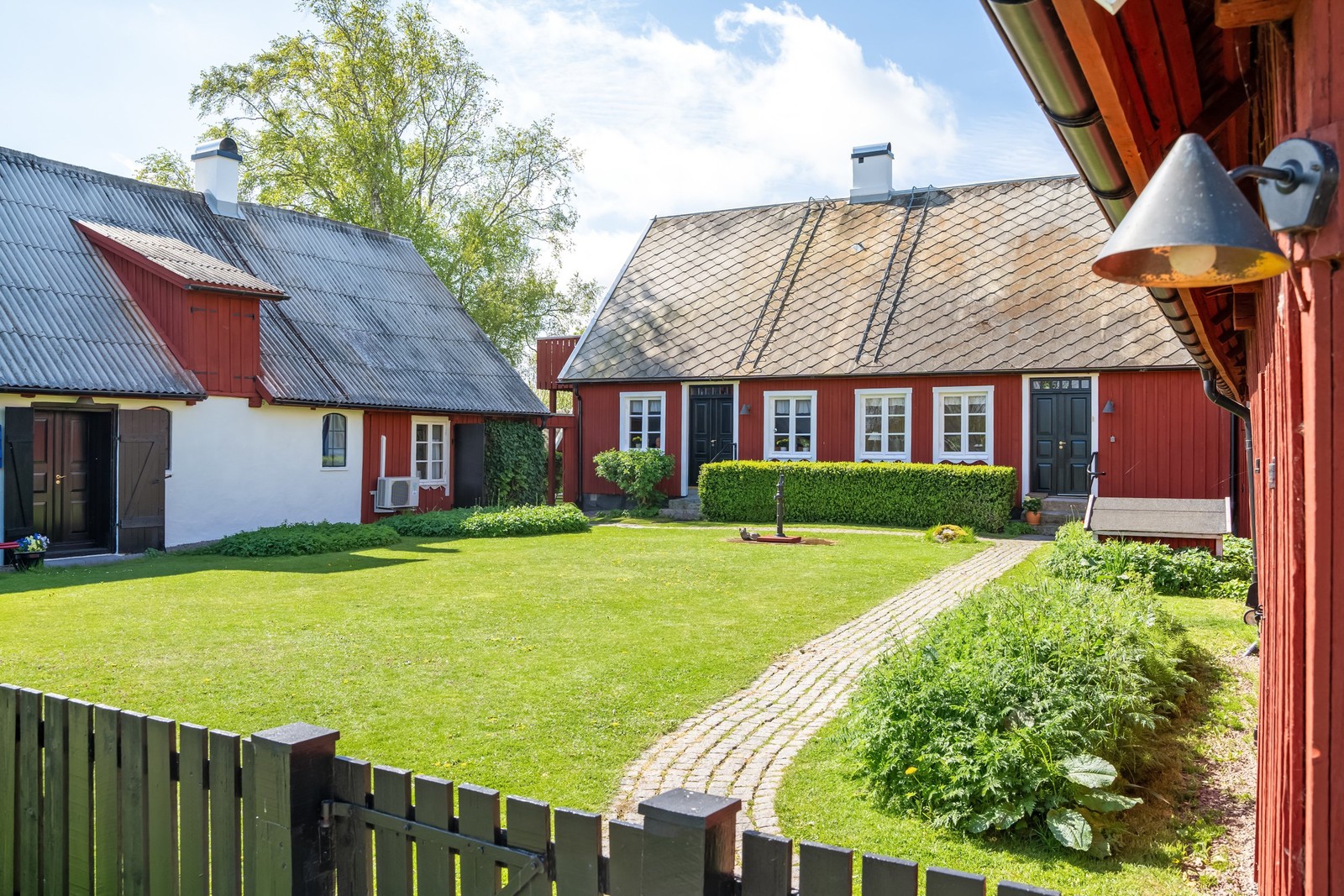 Välkommen till ett rart boende med mycket charm!