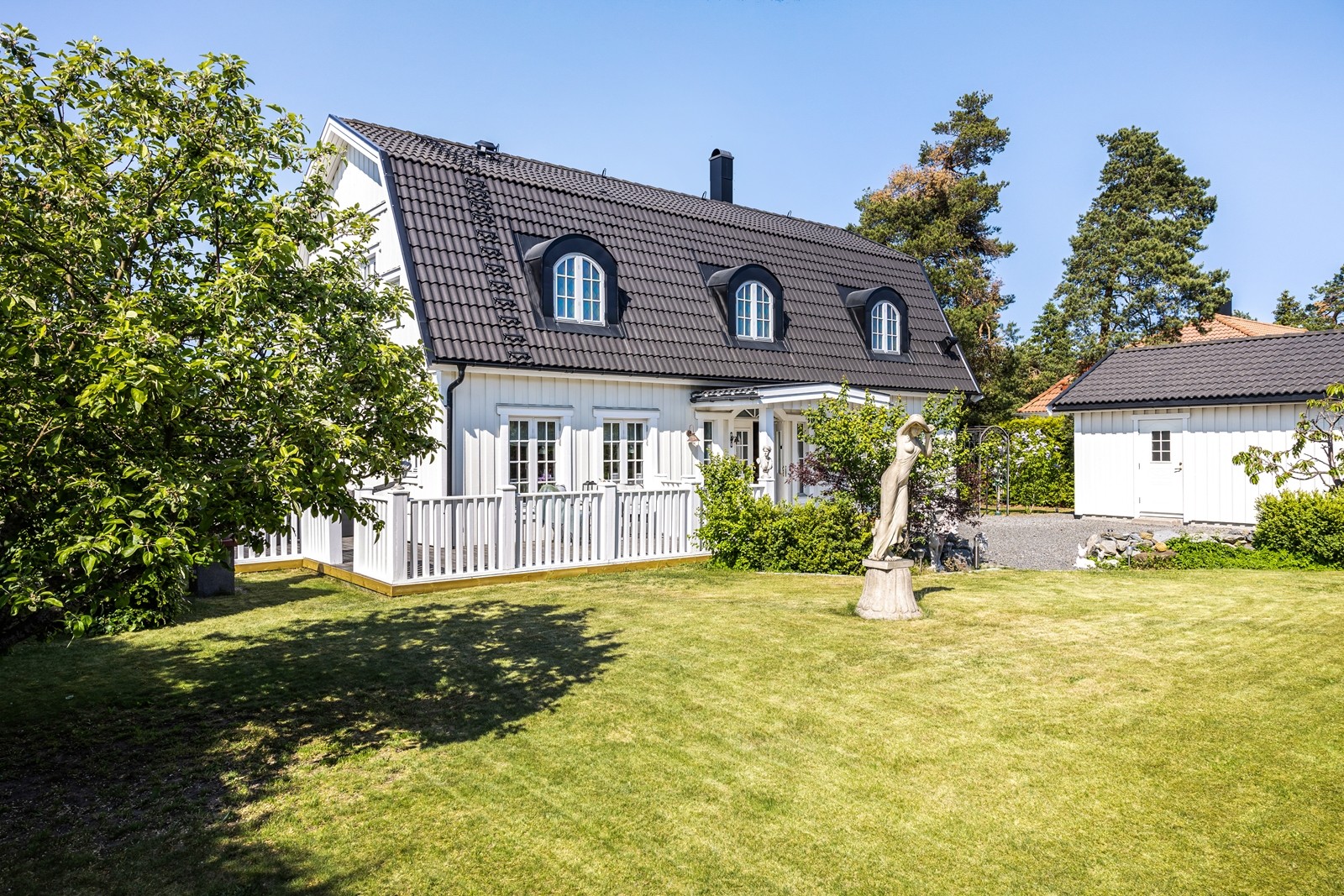 Familjevilla av vacker herrgårdskaraktär