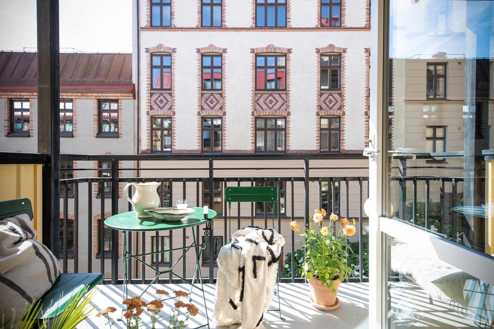 Underbar balkong i soligt läge