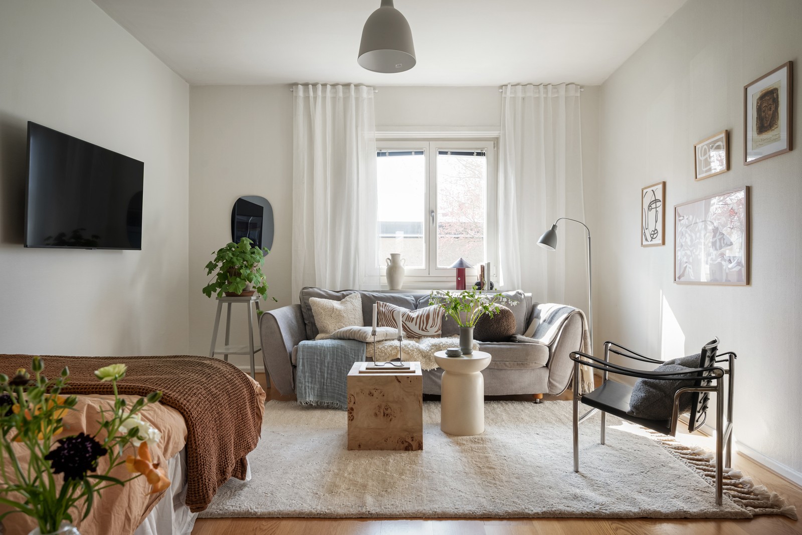 Varmt välkomna till denna charmiga etta på Munkebäcksgatan 48C!