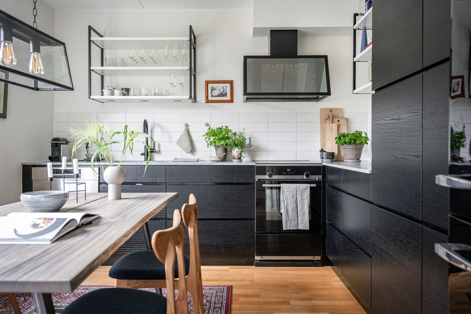 Välkommen till A R Lorents gata 59 och radhuskänsla! (Bilder från tidigare försäljning)