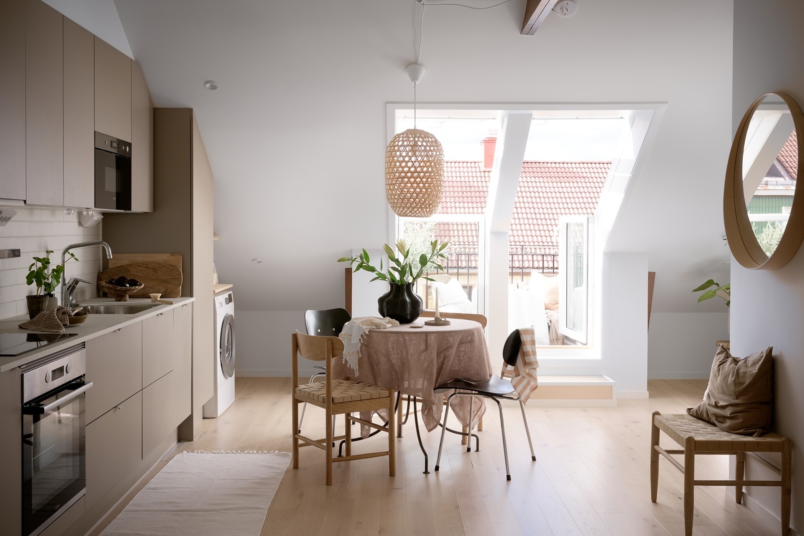 Varmt välkomna till denna vindslägenhet från 2020! (Tvättmaskinen finns ej idag)