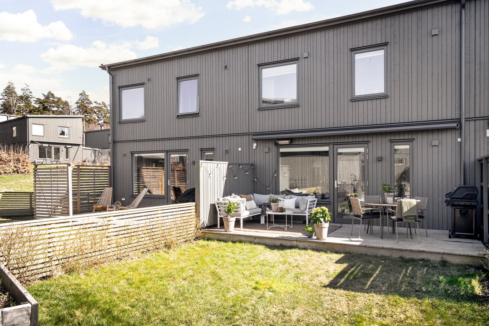 Välkomna till Kärnvedsgatan 34 och detta fantastiska bostadsrättsradhus