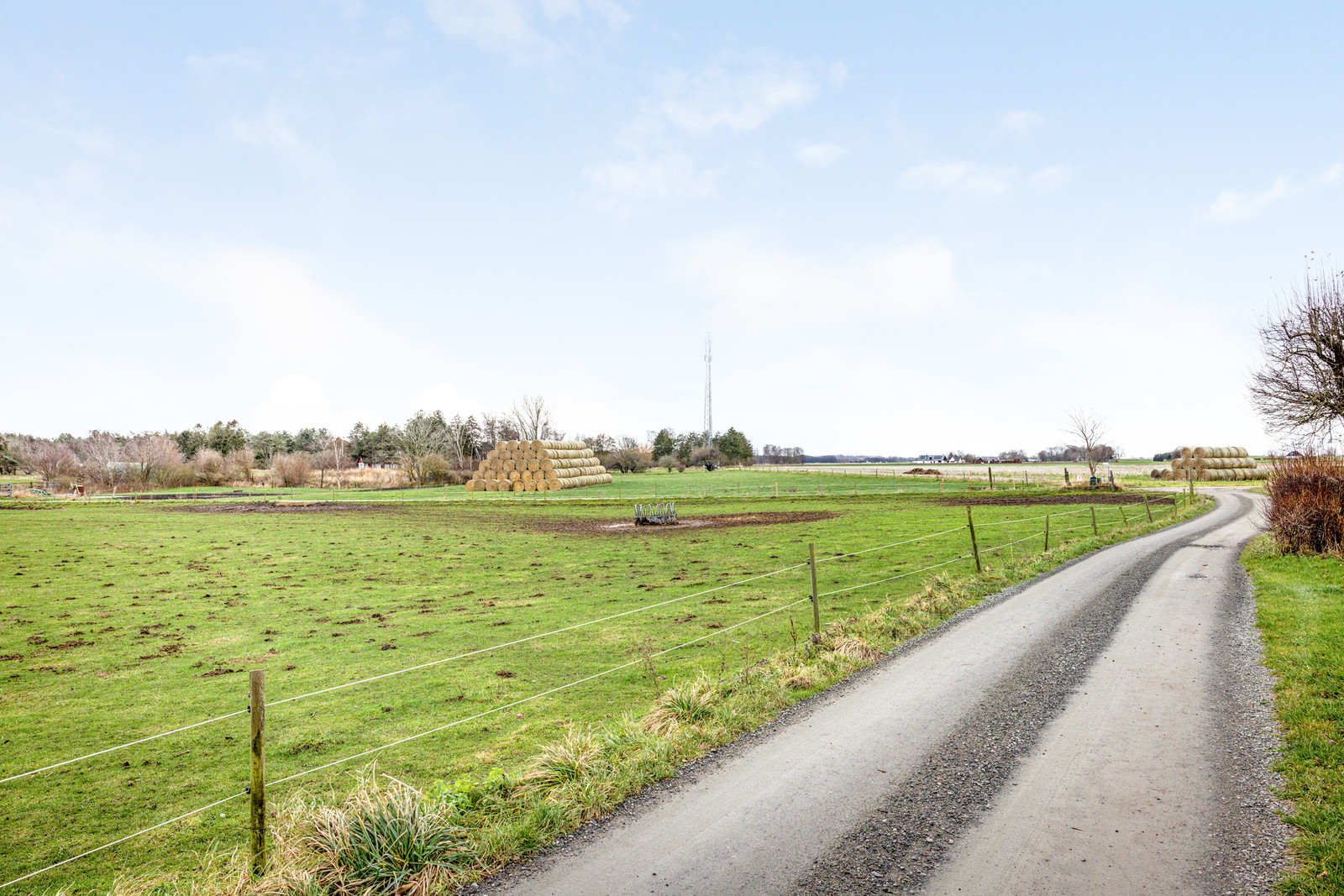 Sett från Gamla Kustvägen. Till vänster i bild har förhandsbesked funnits.