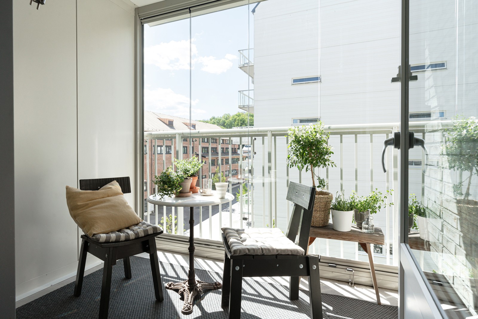 Insynsskyddad balkong i högt läge