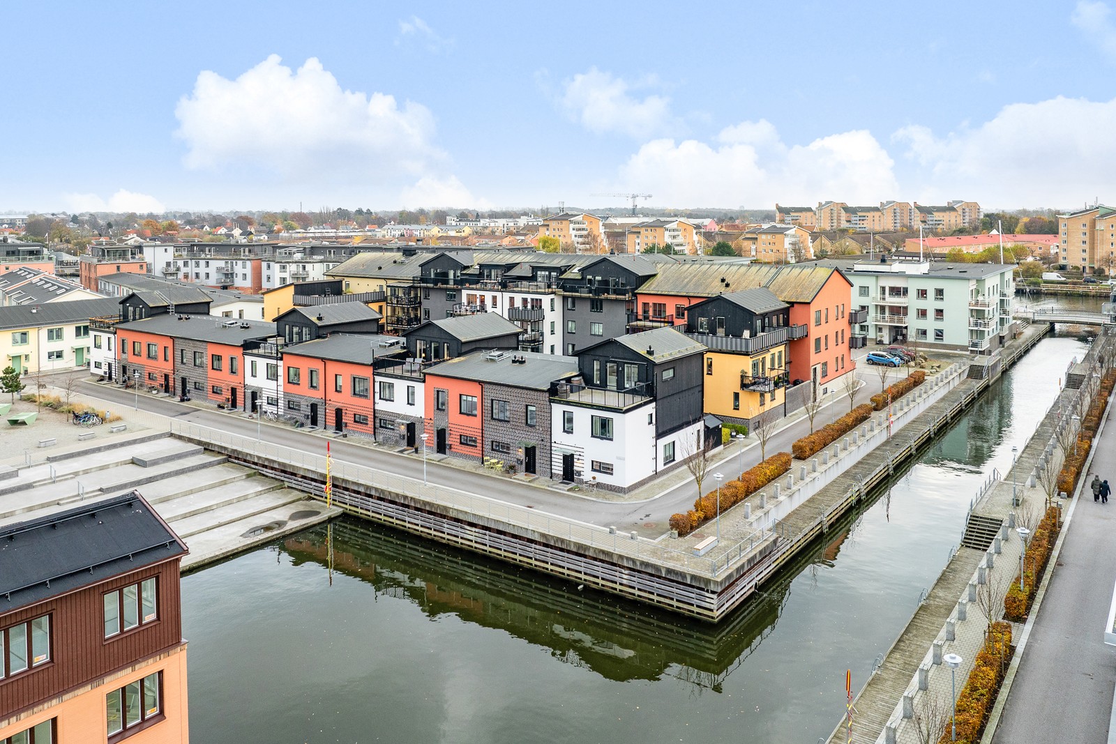 Välkommen till Mantågsgränd 11, belägen på fritt läge mot kanaltorget