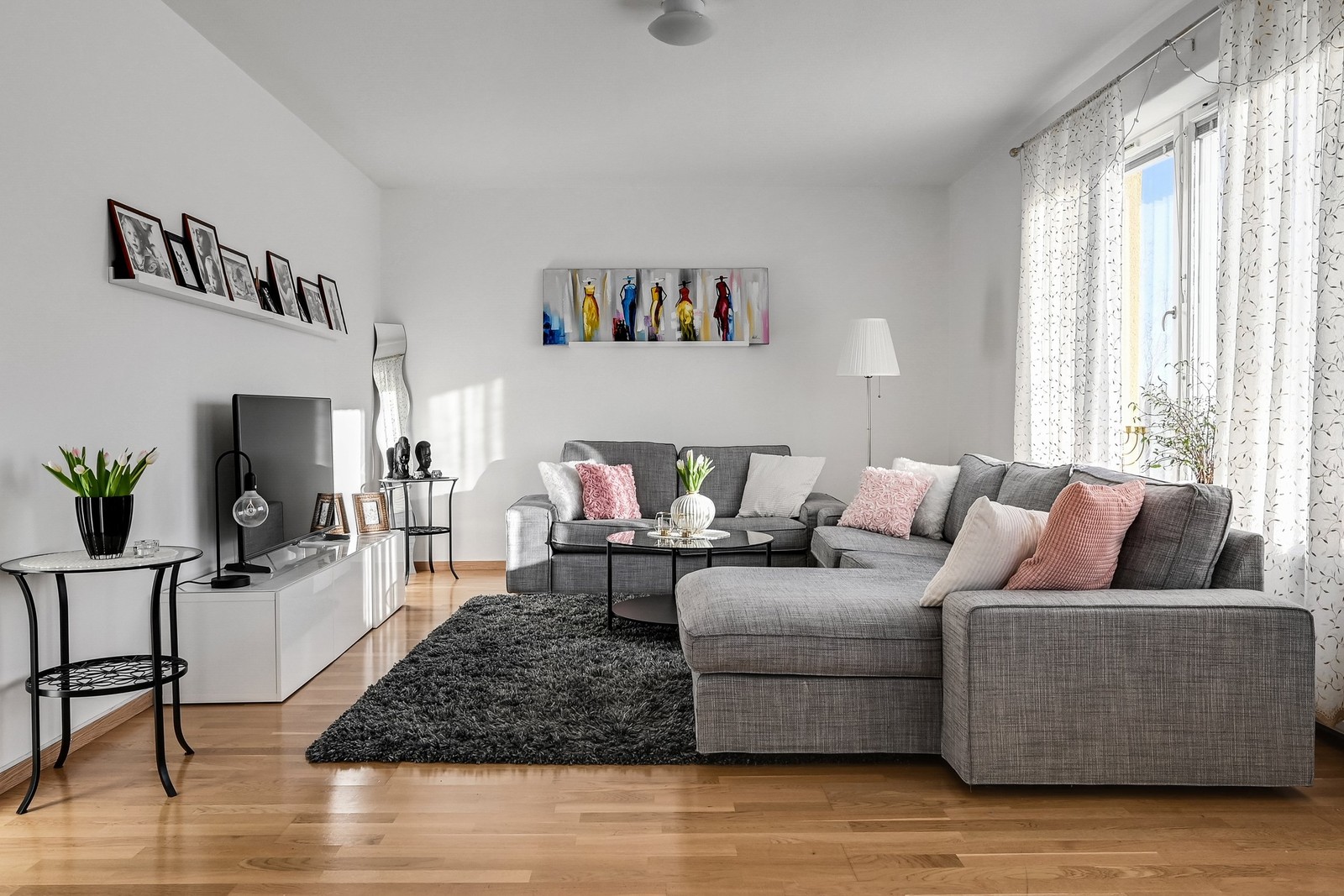 Ljust och rymligt vardagsrum