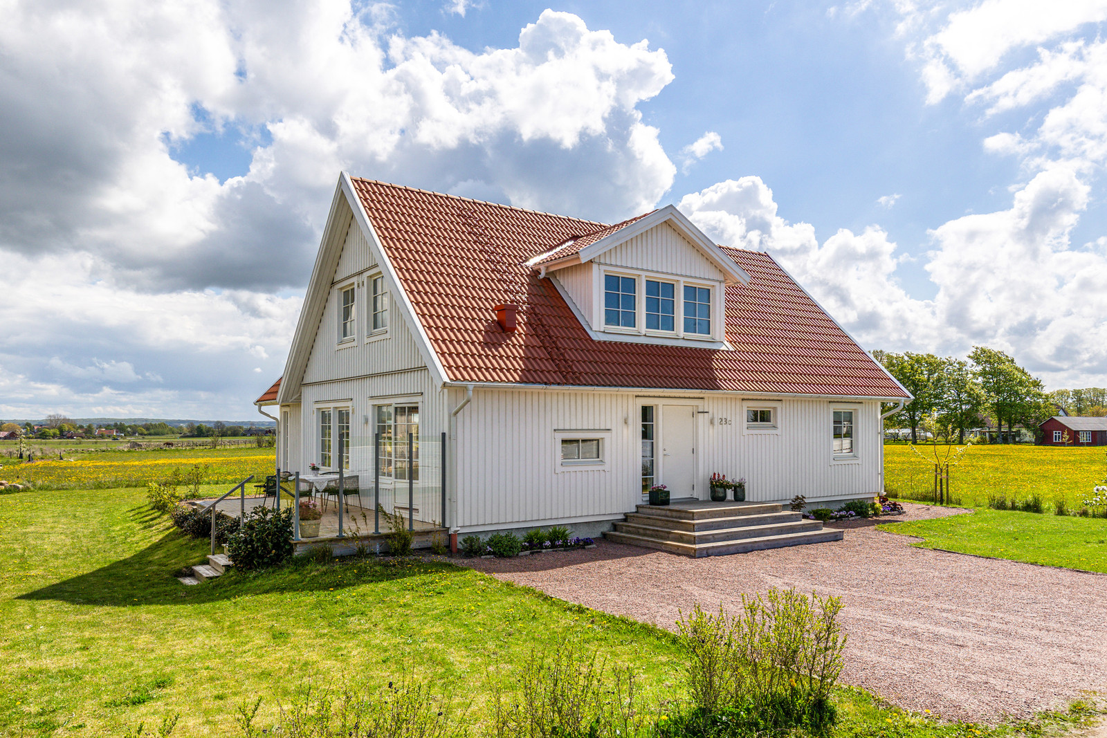 Rymligt, nybyggt och energisnålt med fritt läge