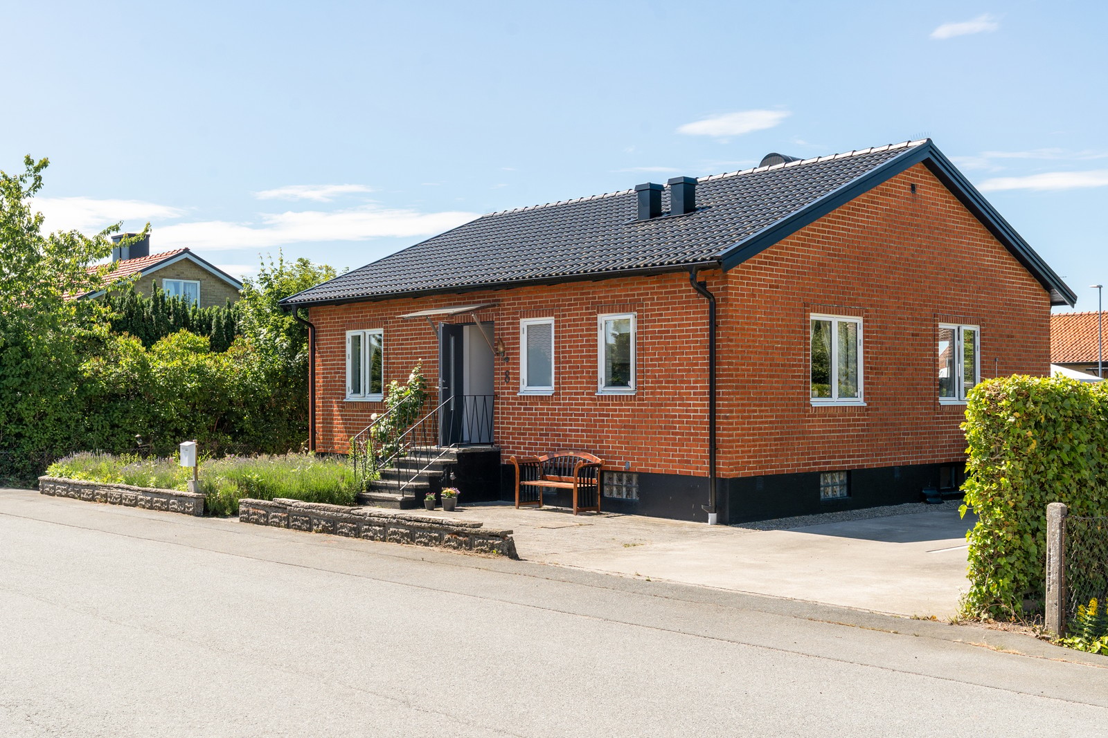 Idrottsgatan 8 i lugna och trivsamma kvarter i byns utkant