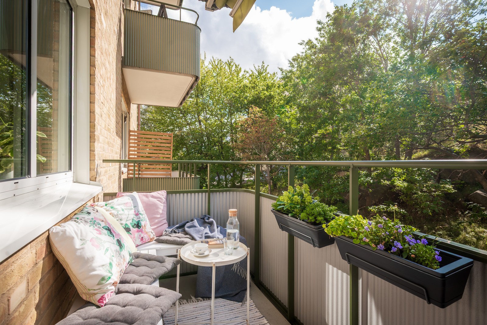 Lummig och välkomnade balkong