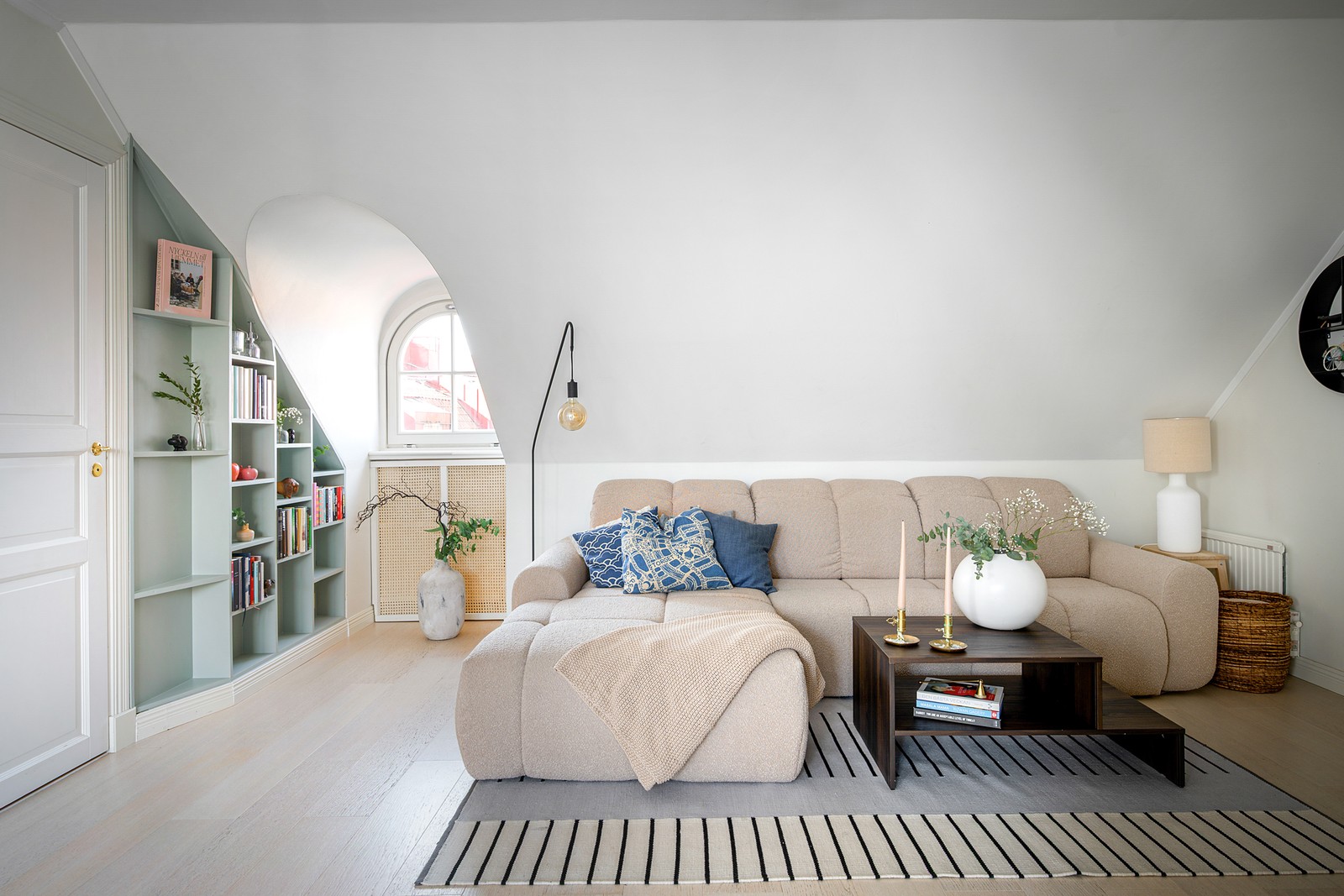 Varmt välkommen upp till denna vindspärla!