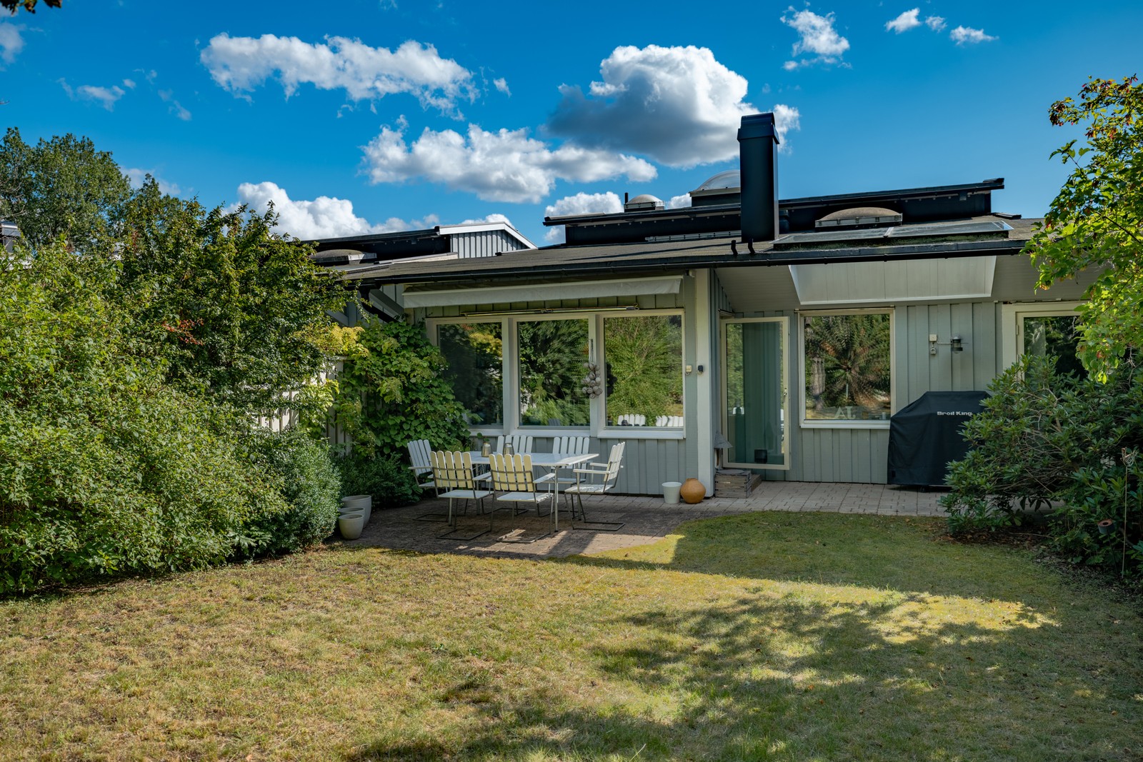 Granbacksvägen 7 med härlig trädgård och uteplats på baksidan