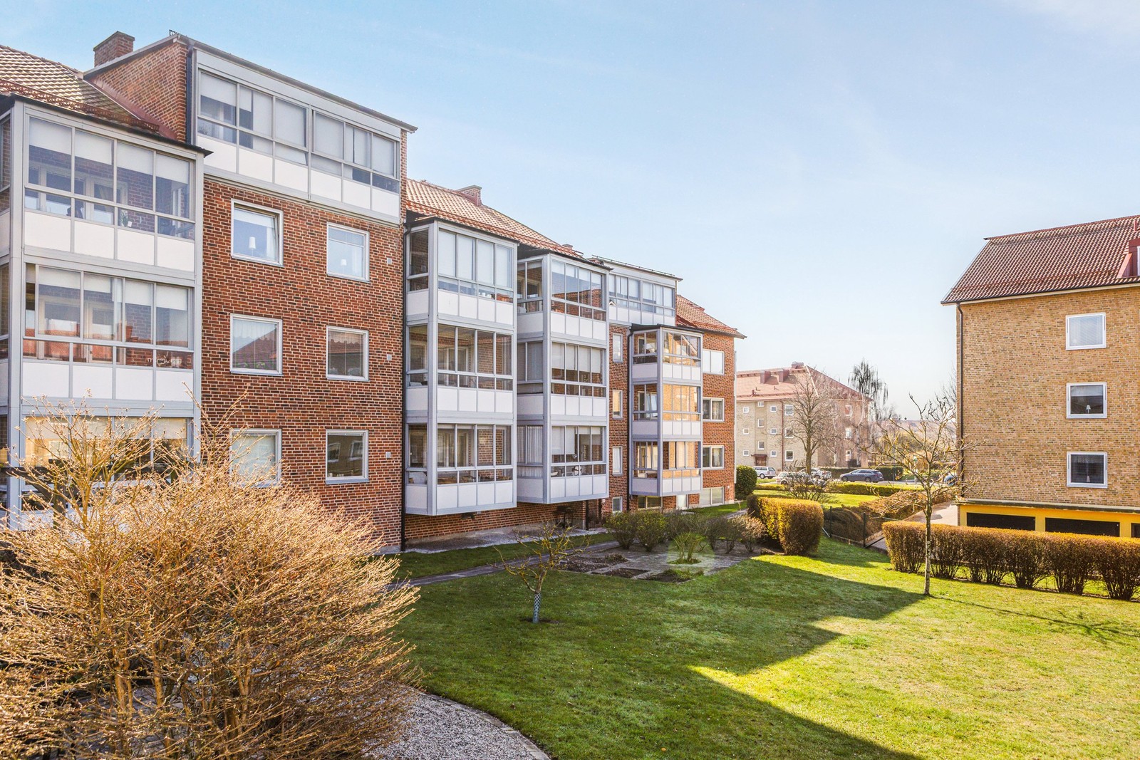 Välkomna till denna mysigt planerade 1.5 på attraktiva Granlunda