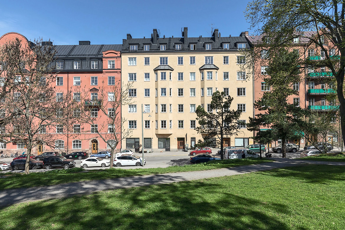 Vacker sekelskiftesfastighet sommartid