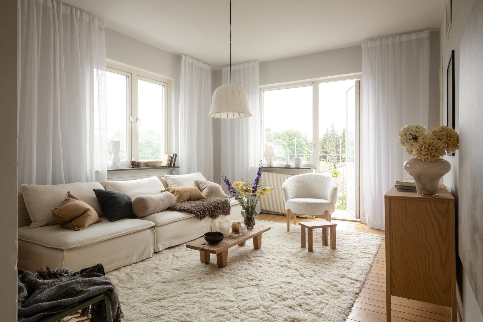 Välkomna till denna funkisjuvel i mysiga Sandarna