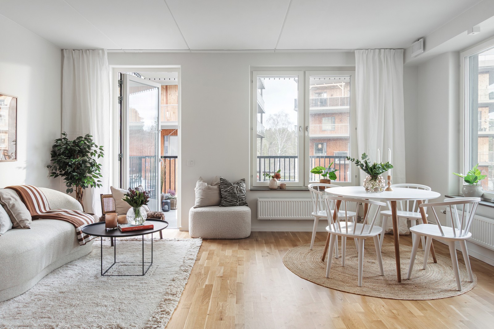 Ljus och luftig lägenhet med stor balkong!