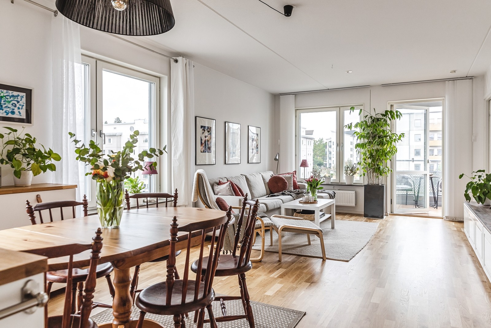 Luftig hörnlägenhet med fantastiskt ljusinsläpp