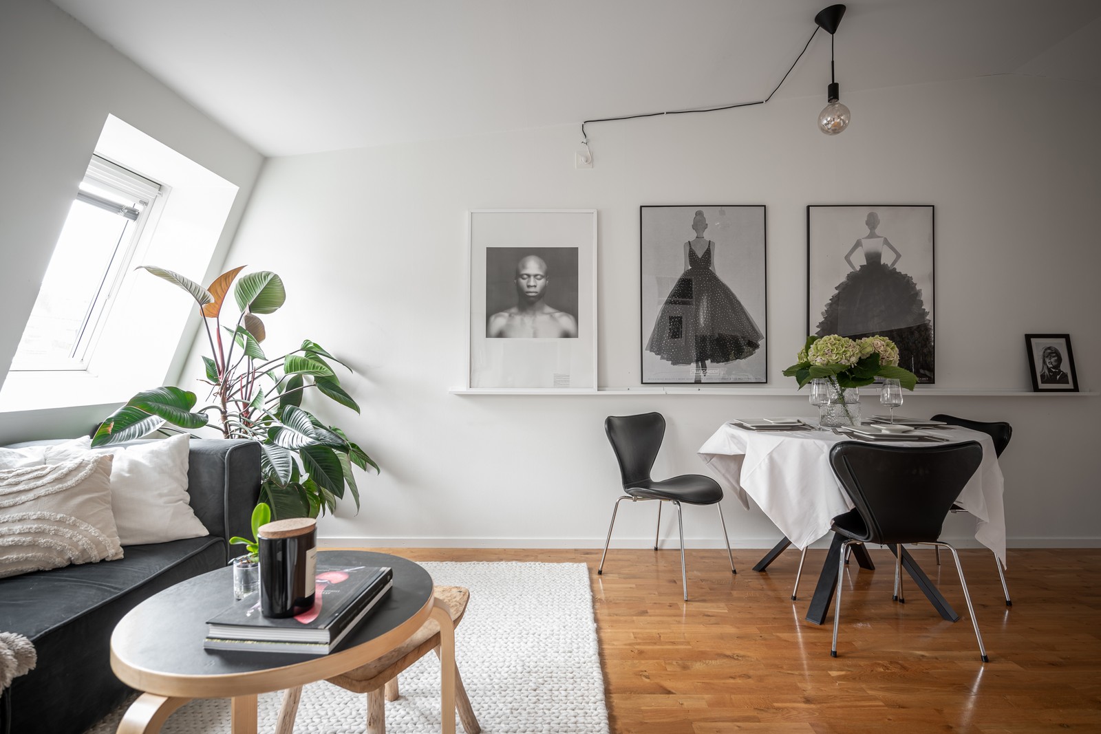 Kvadratsmart och charmig tvåa högst upp i huset med fantastisk vy