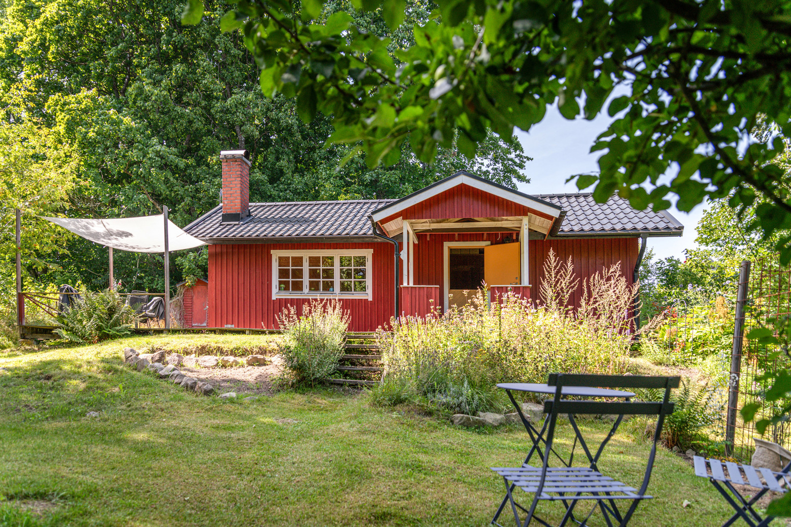 Huset ligger på en höjd