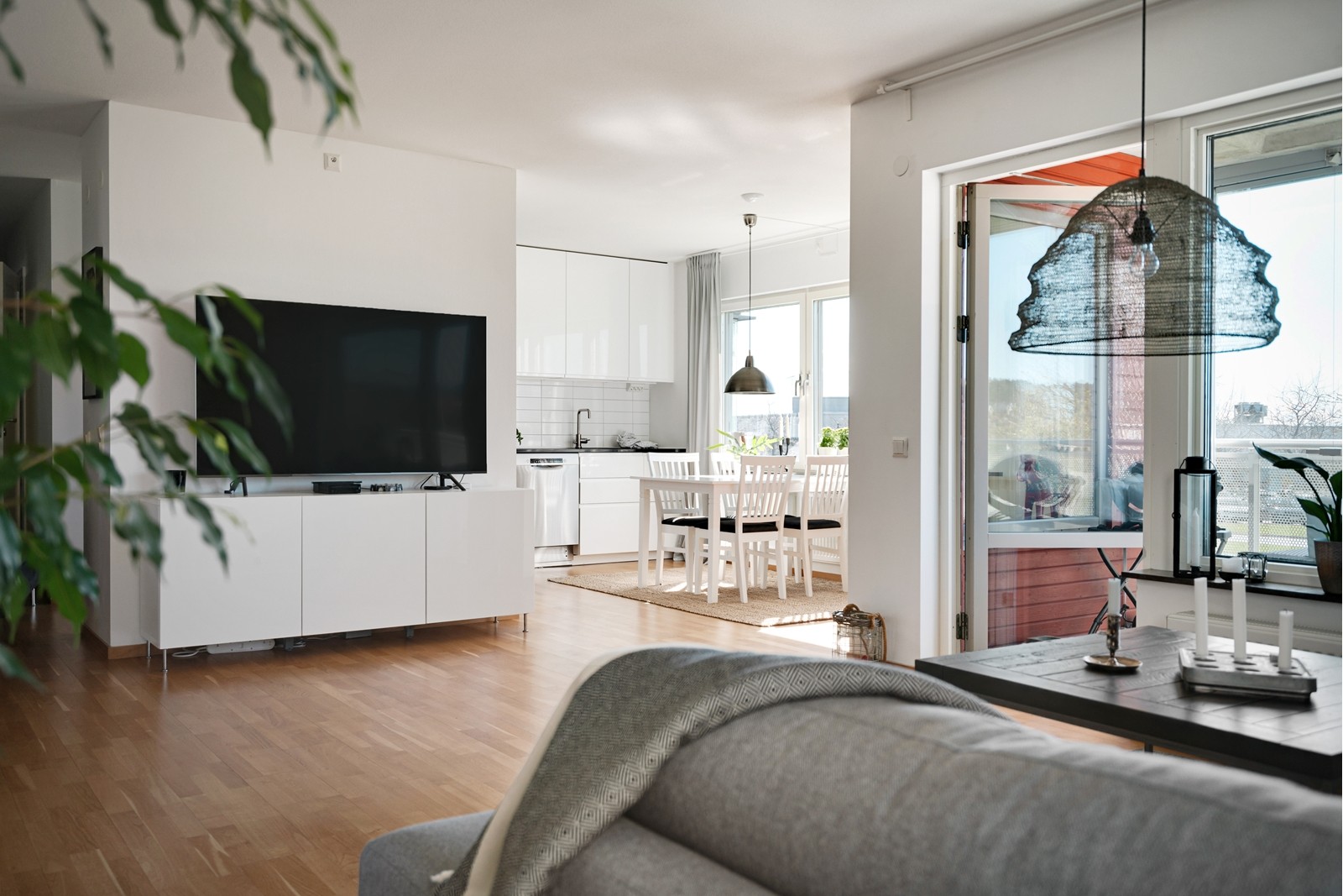 Generösa öppna ytor med ljus och rymd