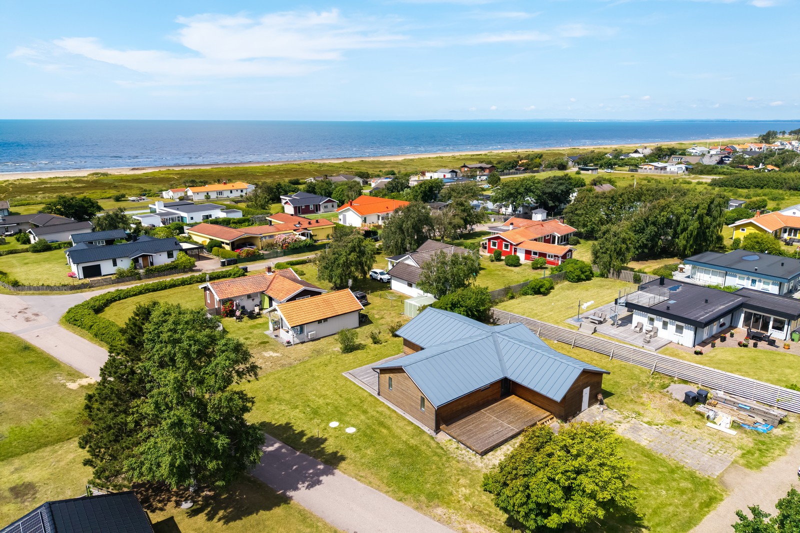 Med Sveriges längsta sandstrand på badrocksavstånd!