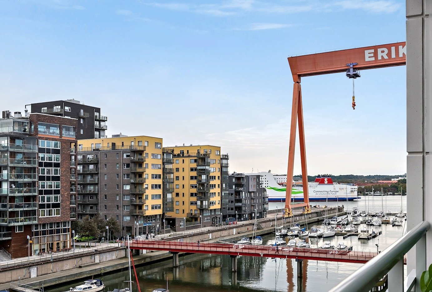 Slå dig ner på balkongen och njut av utsikten